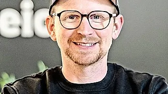 Tischlermeister und Geschäftsführer, Michael Potthast, ist Fachmann für Akustiklösungen für Wohnungen und Büros.